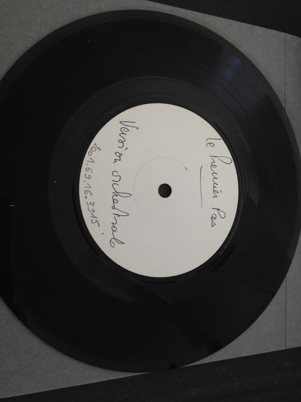 disque 45 tours Le premier pas 2001.69.16.3915 Photo