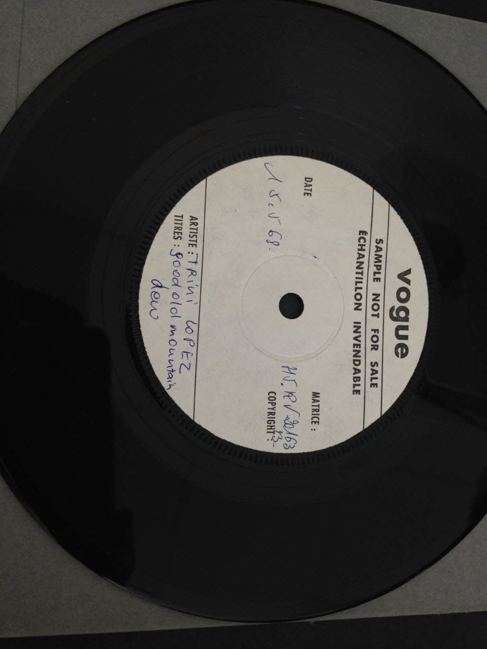 Trini Lopez ; Disques Vogue disque 45 tours Good old mountain dew France 1968/5/15 2001.69.16.3931 Photo