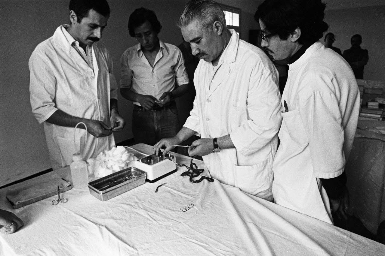 Alain Leloup tirage photographique Circoncision Algérie 1979 2018.94.1.4 Photo Collection Mucem  Alain Leloup