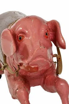 Gustave Bayol SUJET DE MANEGE:COCHON Pays de la Loire, France 1890 1988.6.63.2 Photo Mucem