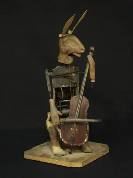 automate mécanique Lapin jouant du violoncelle 1985.25.130 Photo Mucem / cliché : Souillac, musée de l'automate