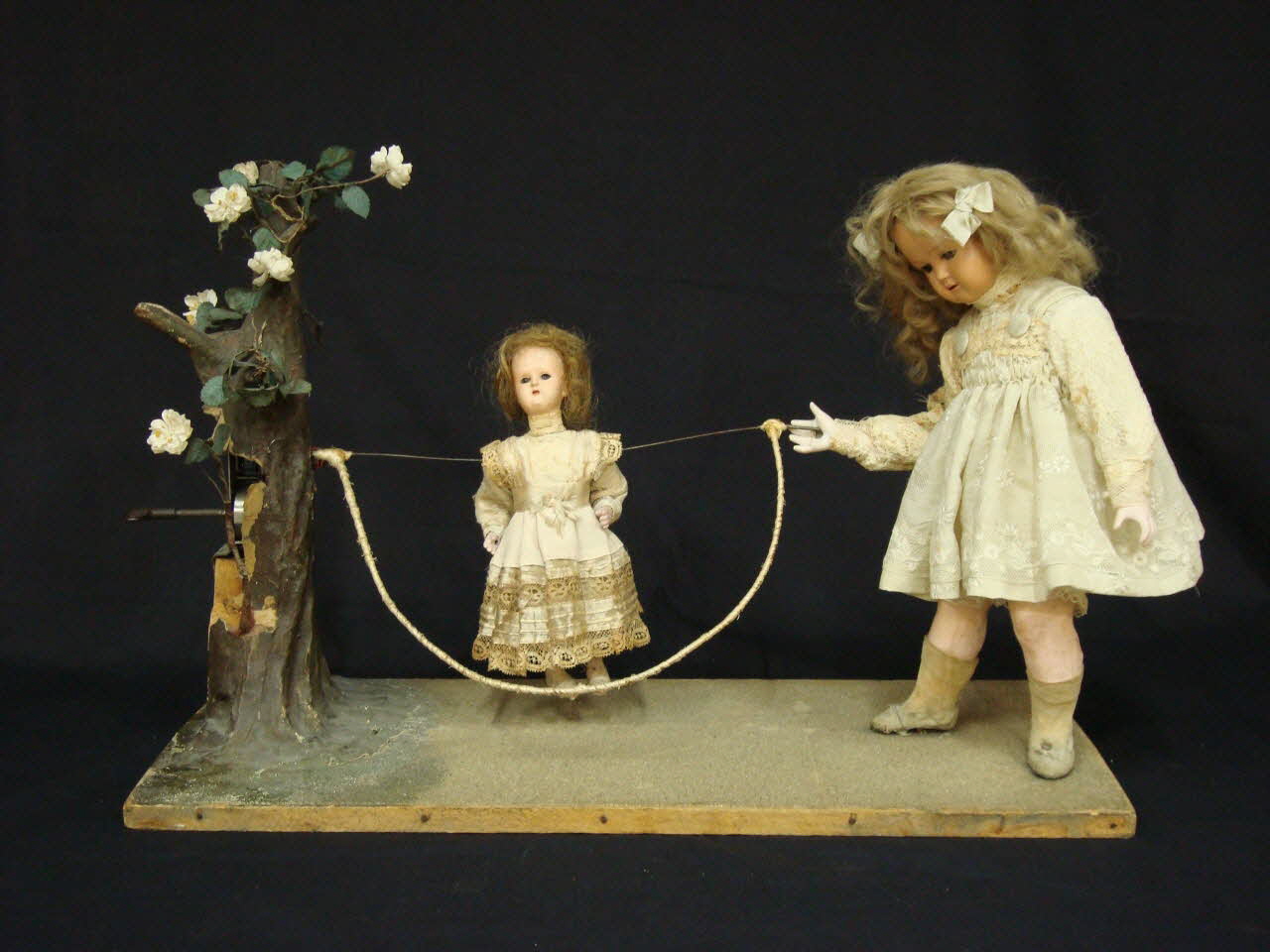 Roullet Decamps automate mécanique à musique Fillette sautant à la corde Ile-de-France, France 1898-1902 1985.25.148 Photo Mucem / cliché : Souillac, musée de l'automate