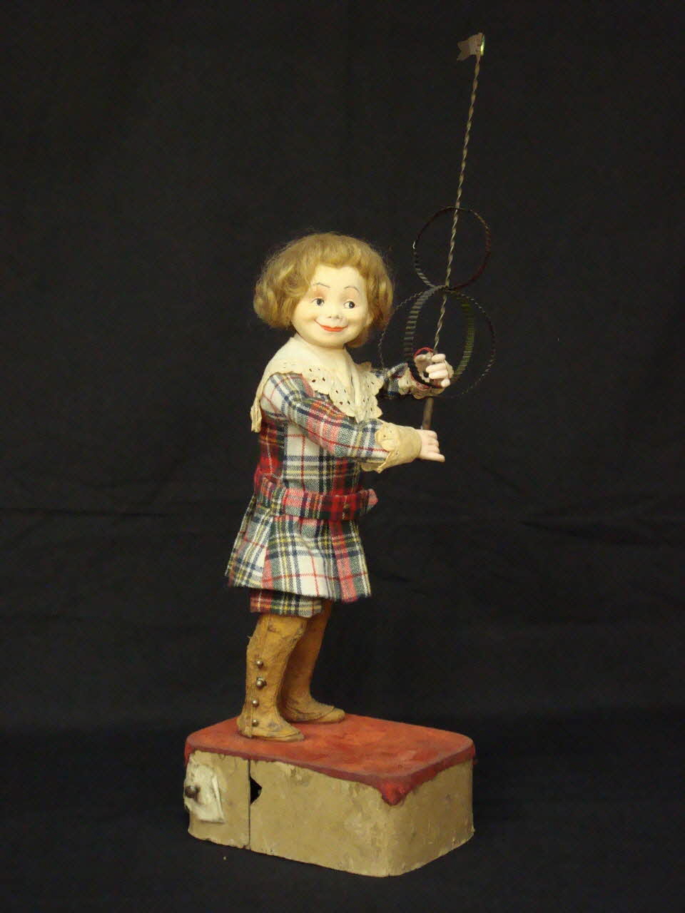 Roullet Decamps automate mécanique à musique Enfant aux anneaux tournant Ile-de-France, France 1865-1890 1985.25.150 Photo Mucem / cliché : Souillac, musée de l'automate