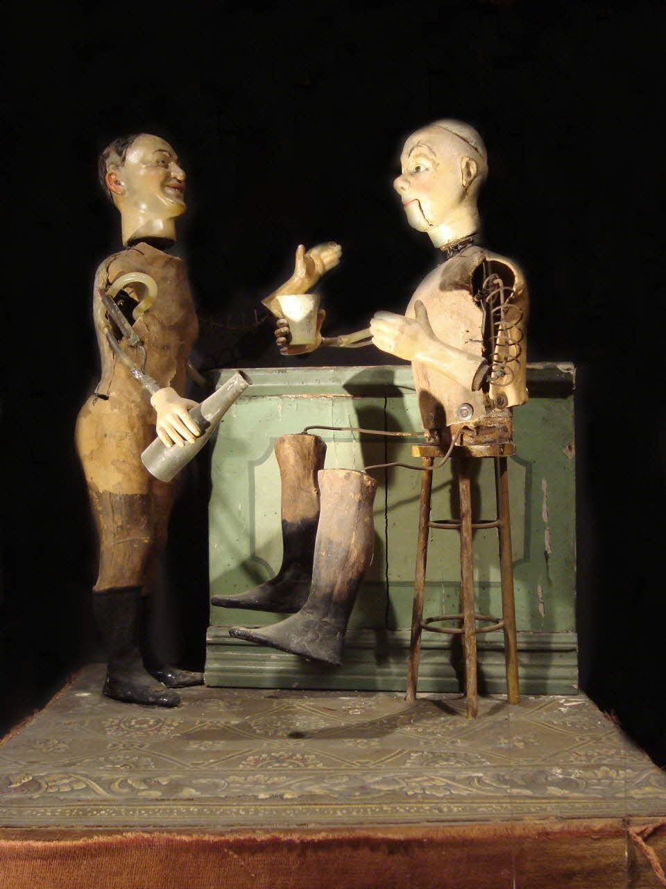 Roullet Decamps automate électrique Deux buveurs au bar Ile-de-France, France 1910-1920 1985.25.175 Photo Mucem / cliché : Souillac, musée de l'automate