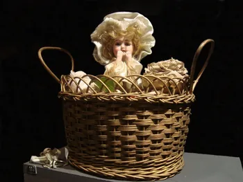 Roullet Decamps automate mécanique à musique Bébé dans corbeille de fleurs Ile-de-France, France 1880-1900 1985.25.194 Photo Mucem / cliché : Souillac, musée de l'automate
