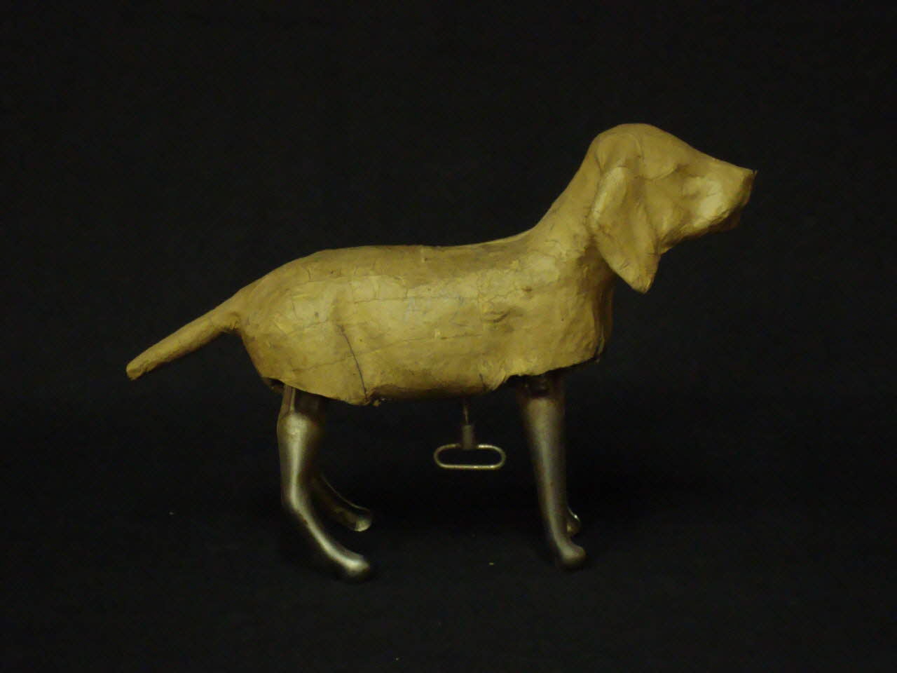 automate mécanique Chien courant 1985.25.2.1 Photo Mucem / cliché : Souillac, musée de l'automate