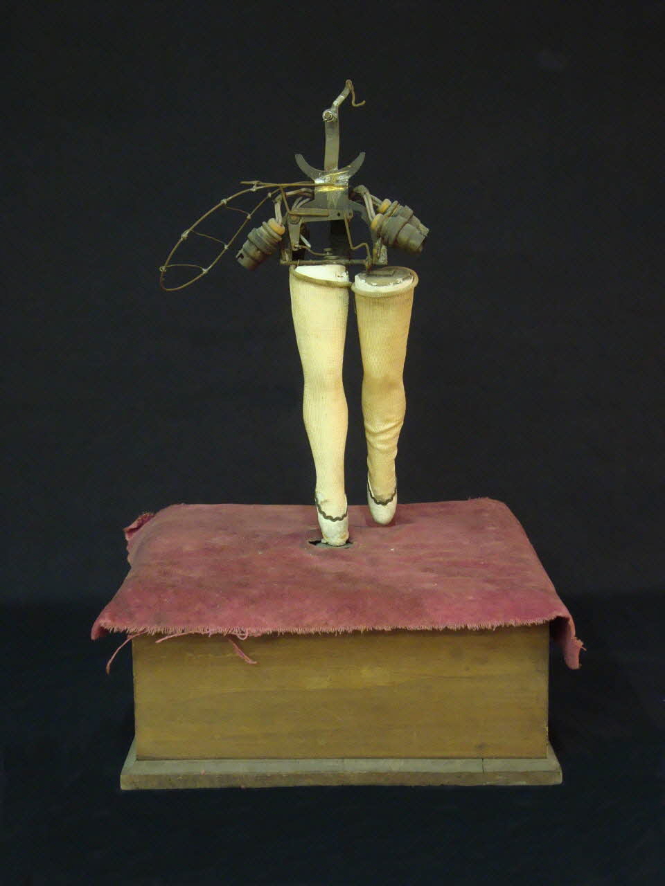 Roullet Decamps automate électrique Loïe Fuller Ile-de-France, France 1914 1985.25.207 Photo Mucem / cliché : Souillac, musée de l'automate