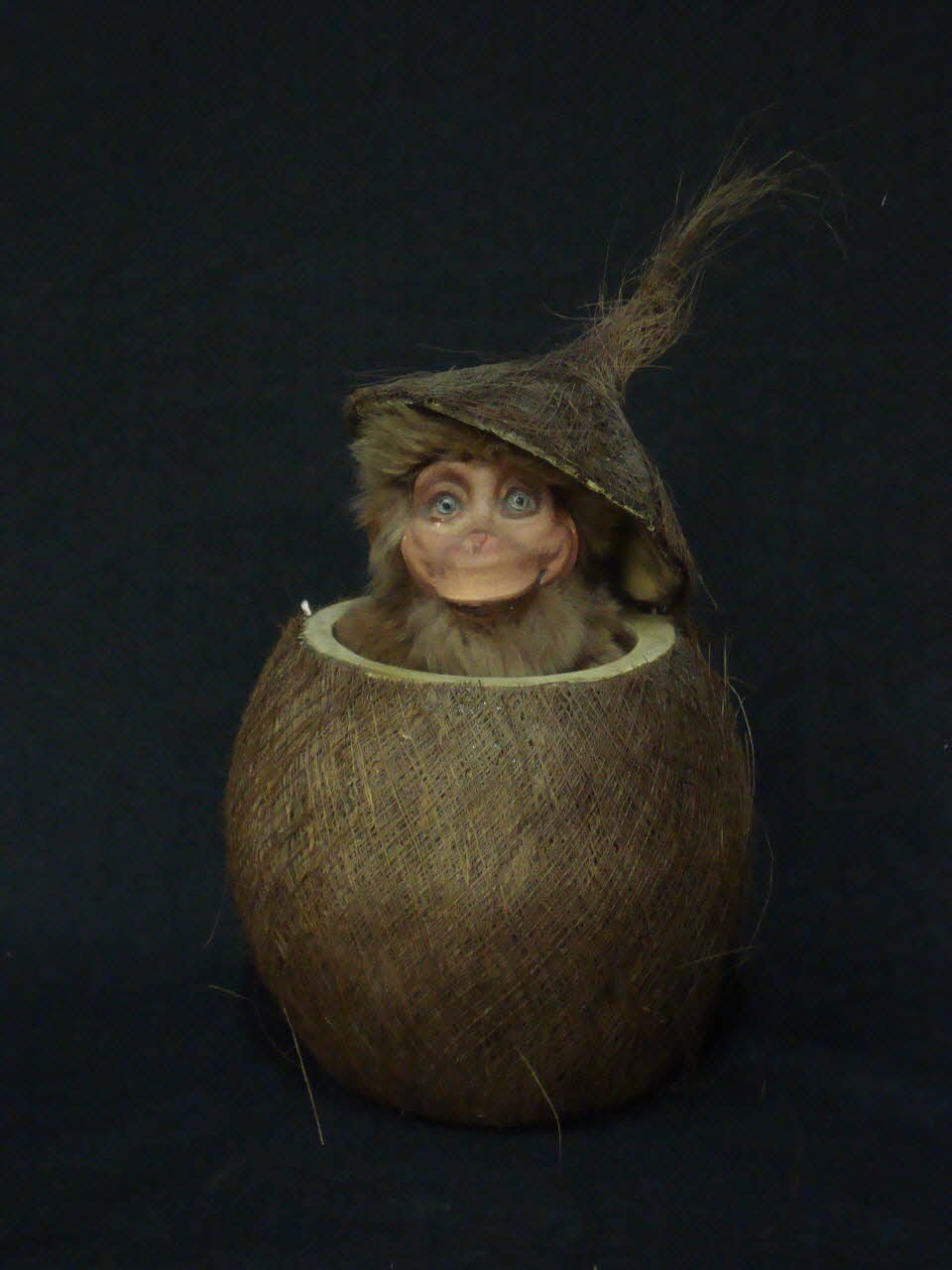 Roullet Decamps automate mécanique Singe sortant d'une noix de coco Ile-de-France, France 1898-1902 1985.25.251 Photo Mucem / cliché : Souillac, musée de l'automate