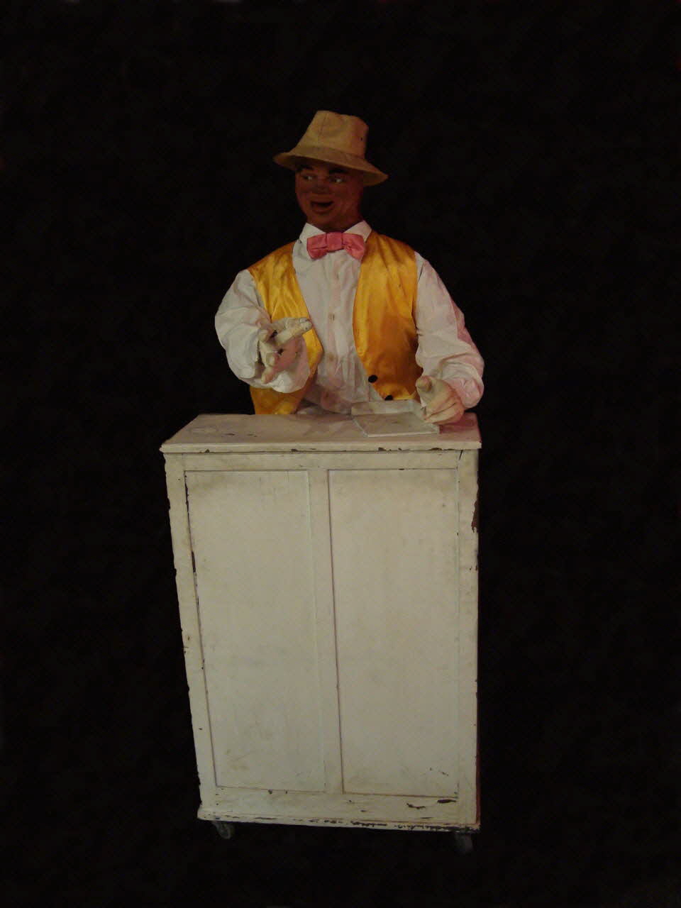 Roullet Decamps automate électrique Distributeur de prospectus Ile-de-France, France 1930 1985.25.261 Photo Mucem / cliché : Souillac, musée de l'automate