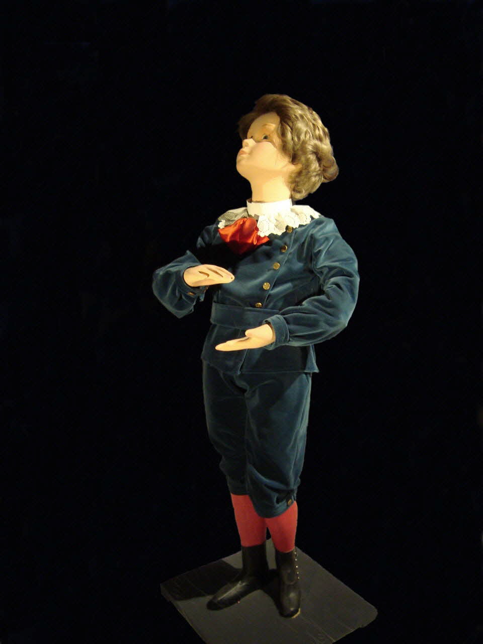Cosette Decamps-Bellancourt automate électrique Garçonnet - Salon Napoléon III Ile-de-France, France 1982-1984 1985.25.276 Photo Mucem / cliché : Souillac, musée de l'automate