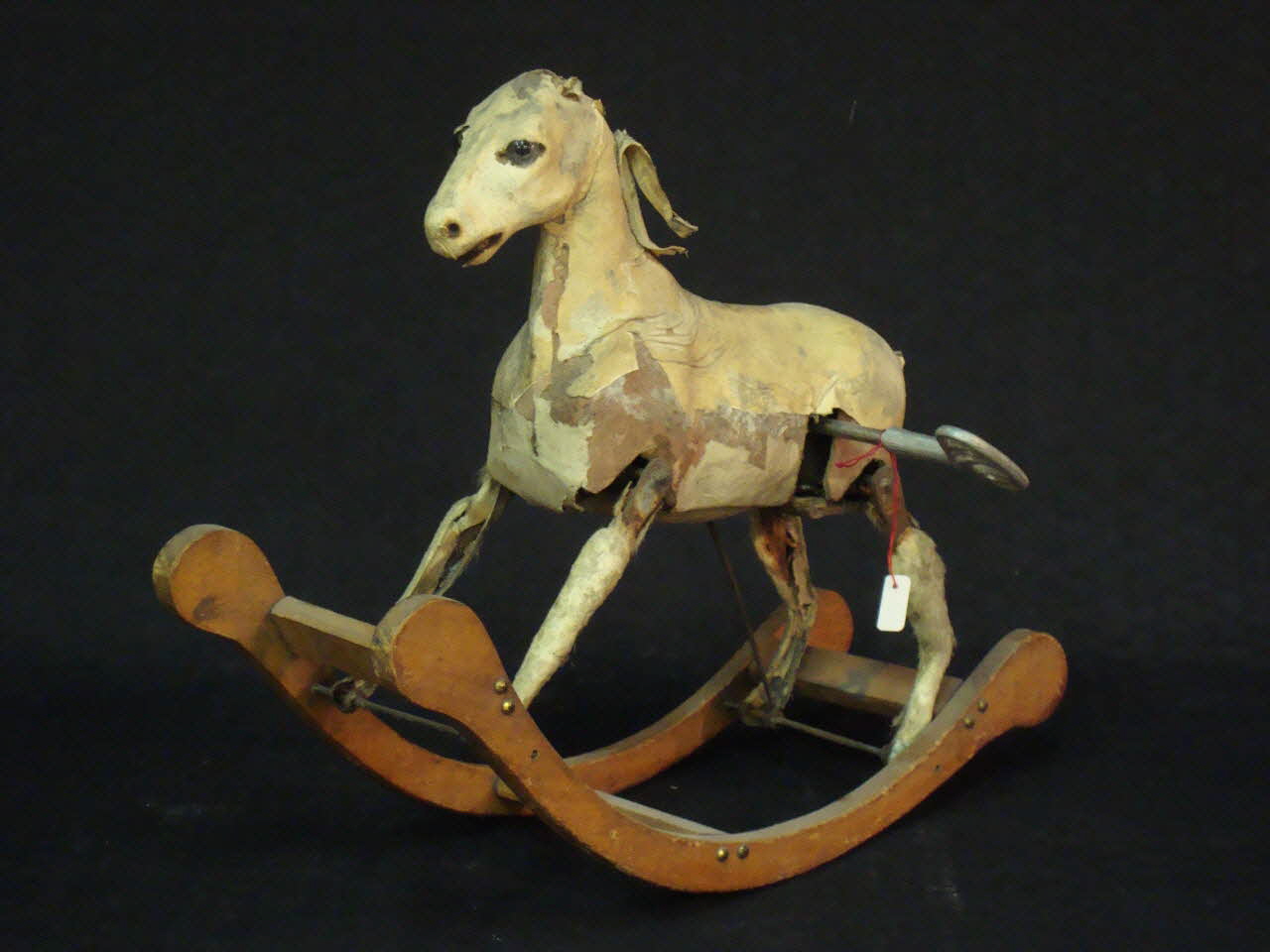 automate mécanique Cheval à bascule 1985.25.299 Photo Mucem / cliché : Souillac, musée de l'automate