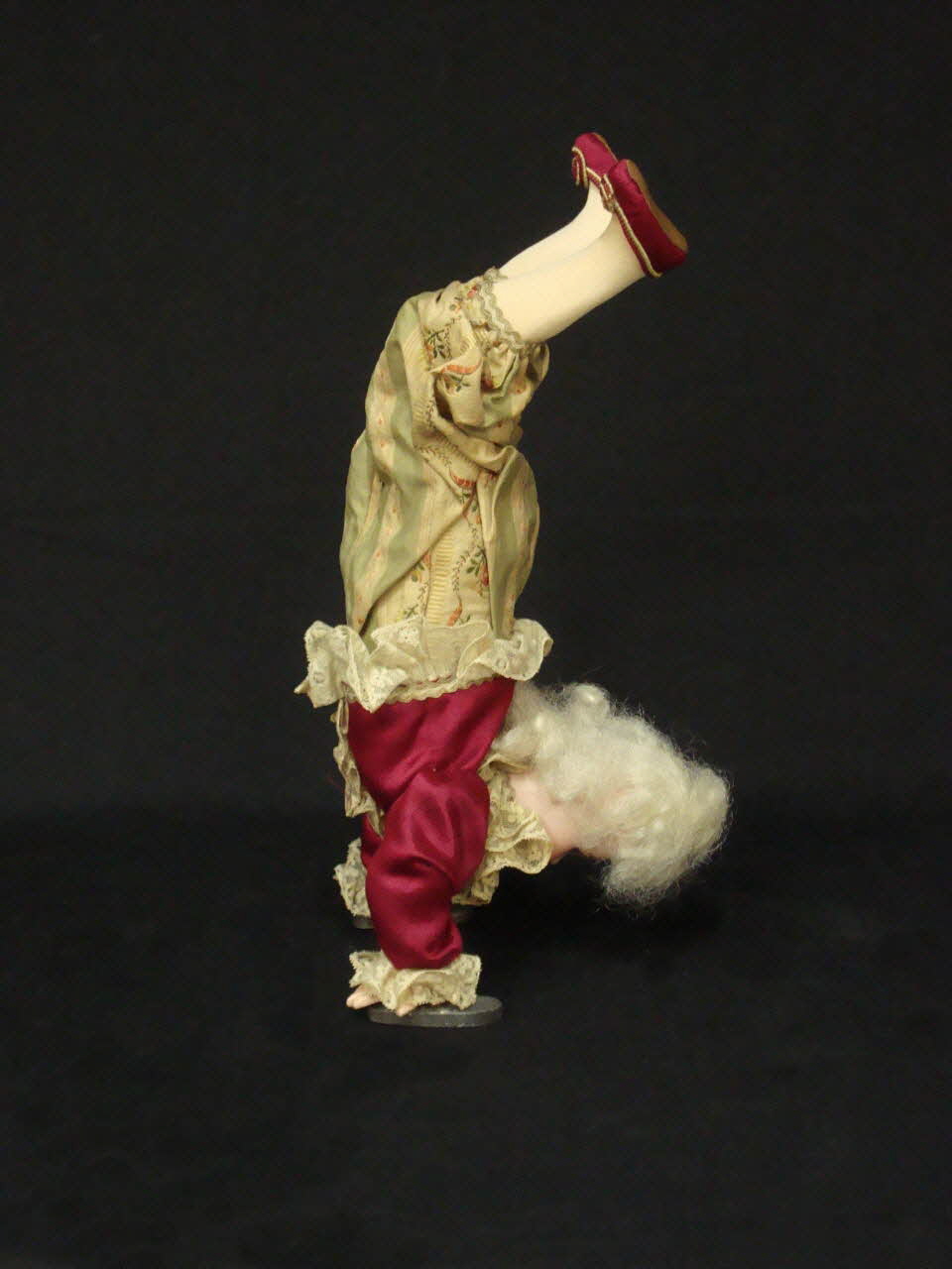 Roullet Decamps automate mécanique Clown marchant sur les mains Ile-de-France, France 1900 1985.25.80 Photo Mucem / cliché : Souillac, musée de l'automate
