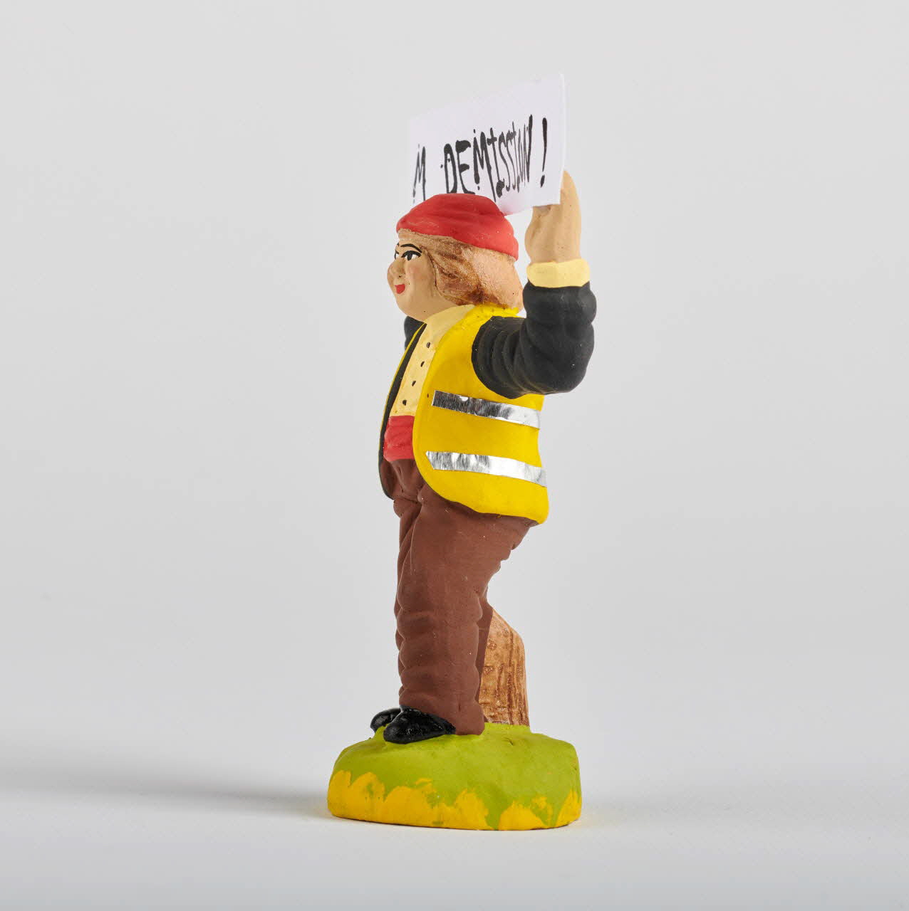 Santons Magali ; Fabien Colomies figurine de crèche Santon Gilet Jaune Provence-Alpes-Côte d'Azur, France 2018/11 2019.13.1 Photo Mucem / Marianne Kuhn