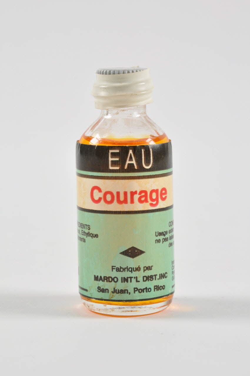 flacon Eau Courage 1998.72.1.28.1-3 Photo Mucem