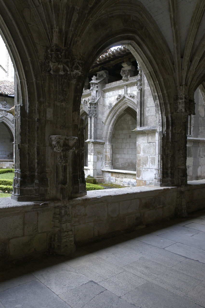 Christophe Fouin photographie Cloître de la cathédrale Saint-Etienne Midi-Pyrénées, France 2008/5/6 PHP.2008.1.130 Photo