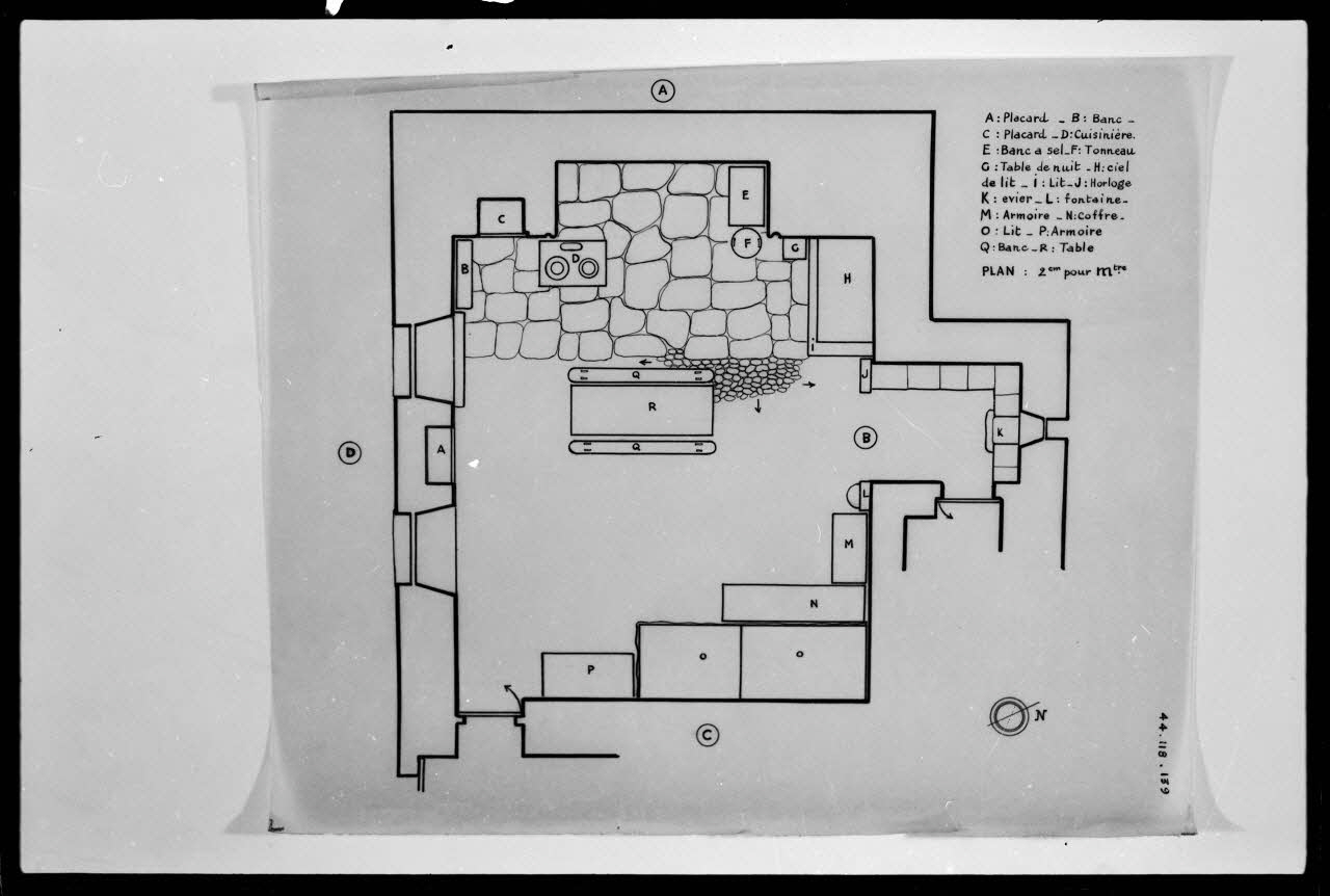 Nicaise photographie Plan de la salle commune de Monsieur Garcelon. Calque Auvergne, France 1974 Ph.1975.16.40 Photo
