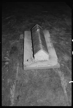 Réunion des musées nationaux - Grand Palais photographie Maquette d'une maison de Ploudal Maizo France 1974/12/1 Ph.1975.4.169 Photo