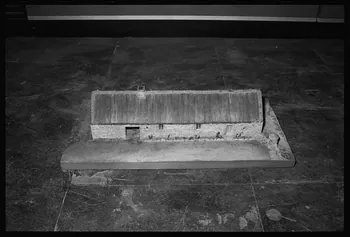 Réunion des musées nationaux - Grand Palais photographie Maquette d'une maison de Ploudal Maizo France 1974/12/1 Ph.1975.4.170 Photo