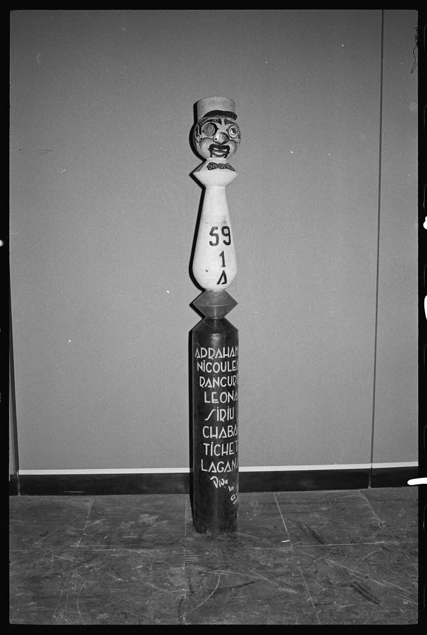 Réunion des musées nationaux - Grand Palais photographie Quille militaire collective France 1974/12/1 Ph.1975.4.183 Photo