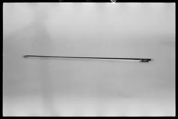 Réunion des musées nationaux - Grand Palais photographie Archet de violon France 1974/12/1 Ph.1975.4.235  Photo