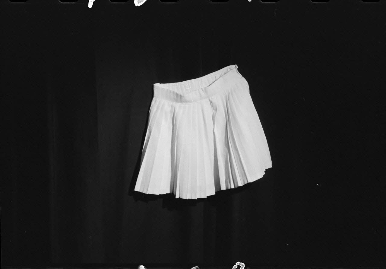 Réunion des musées nationaux - Grand Palais photographie Costume de majorette : jupe France 1974/12/1 Ph.1975.4.238 Photo