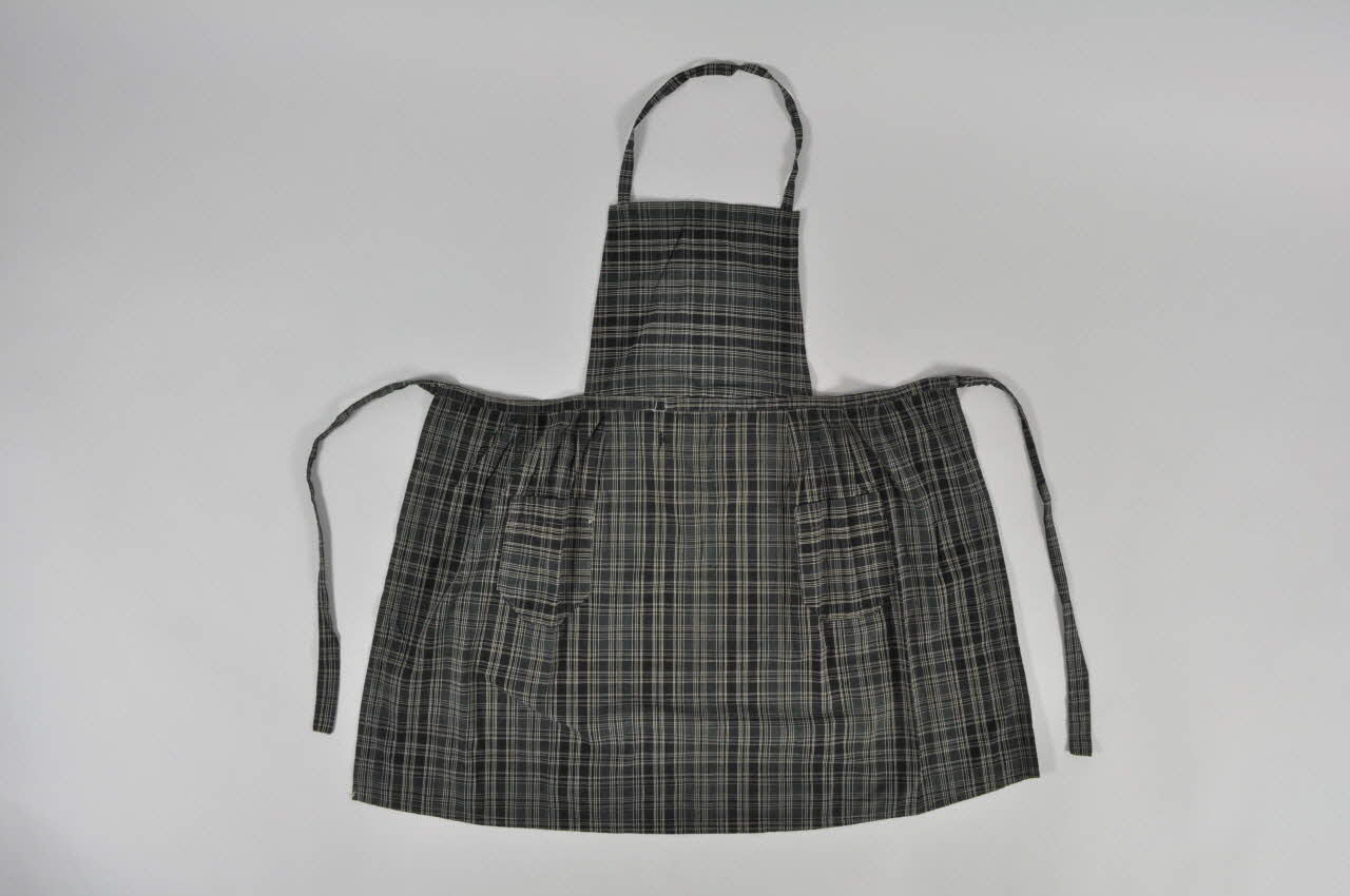 TABLIER A BAVETTE Bretagne, France 1930 1996.25.12 Photo Mucem