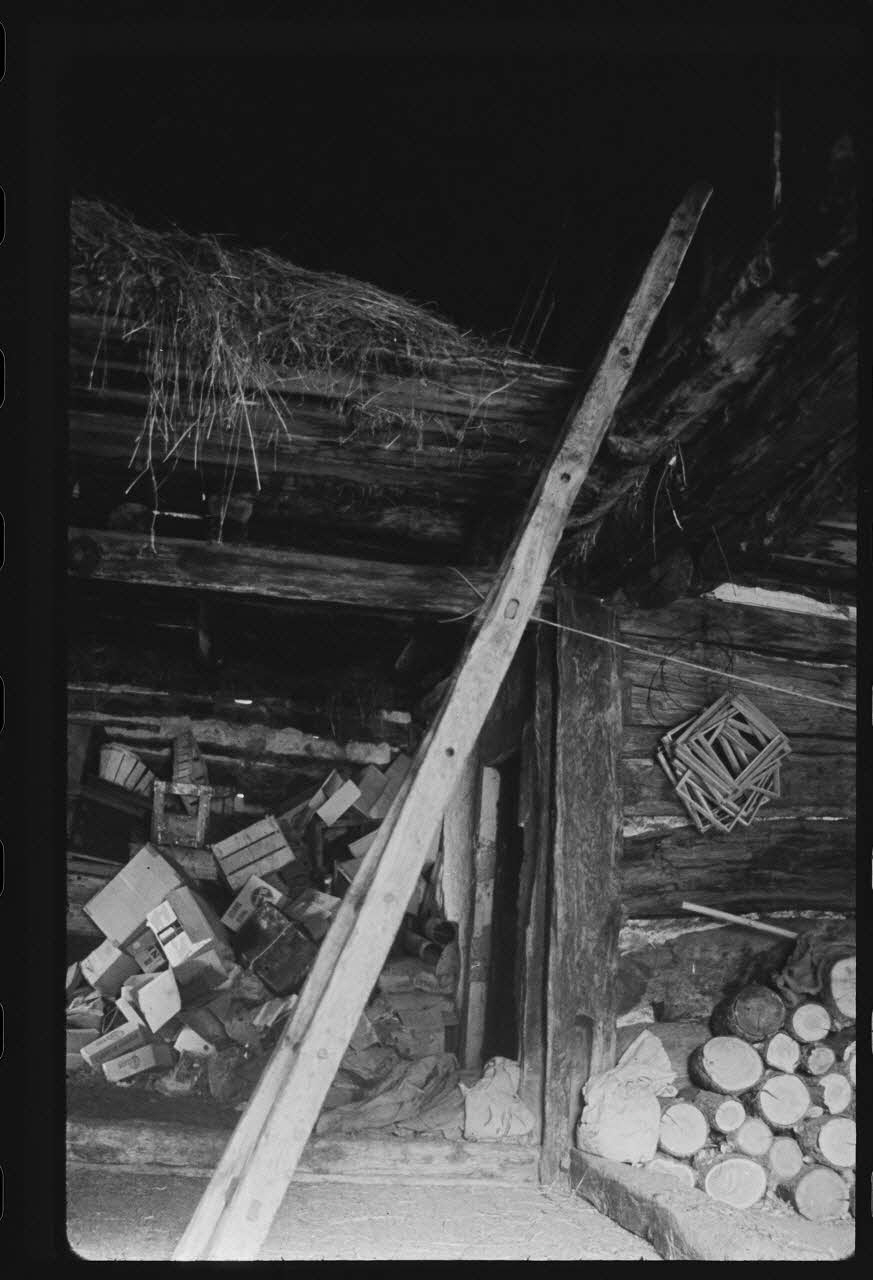 Michel Perréard photographie Ferme de Monsieur Martin Marius. Echelle du "Pauli". Vue prise de l'accès à l'aire Provence-Alpes-Côte d'Azur, France 1974 Ph.1975.58.50 Photo