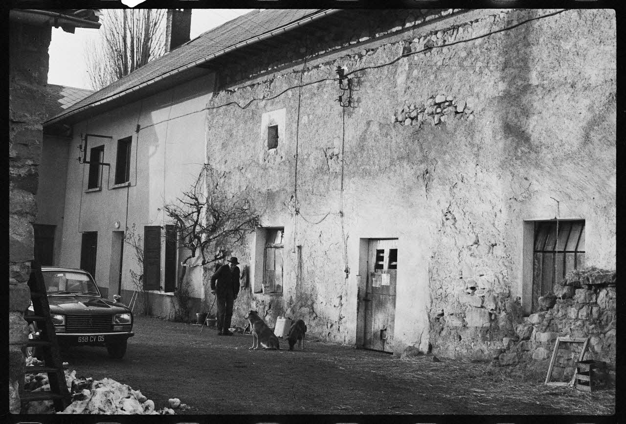 Patrick Loriano photographie Propriété de Monsieur Davin : maison d'habitation et d'exploitation Provence-Alpes-Côte d'Azur, France 1974/8/1 Ph.1975.59.13 Photo