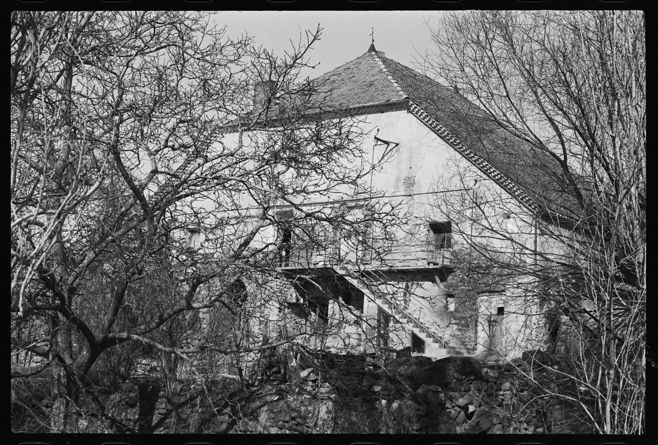 Patrick Loriano photographie Propriété de Monsieur Muret. Maison de type "gapençais" Provence-Alpes-Côte d'Azur, France 1974/8/1 Ph.1975.59.26 Photo