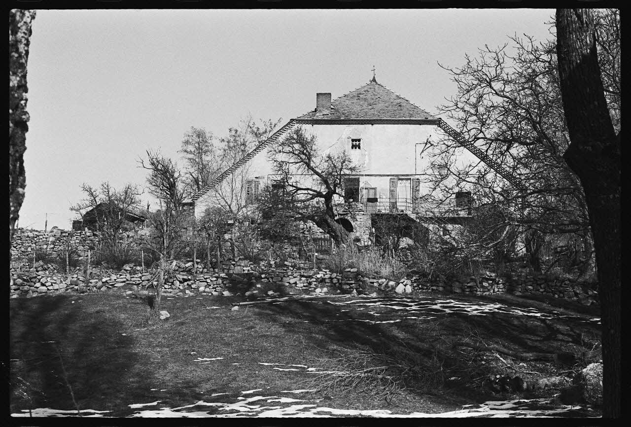 Patrick Loriano photographie Propriété de Monsieur Muret. Maison de type "gapençais" Provence-Alpes-Côte d'Azur, France 1974/8/1 Ph.1975.59.27 Photo