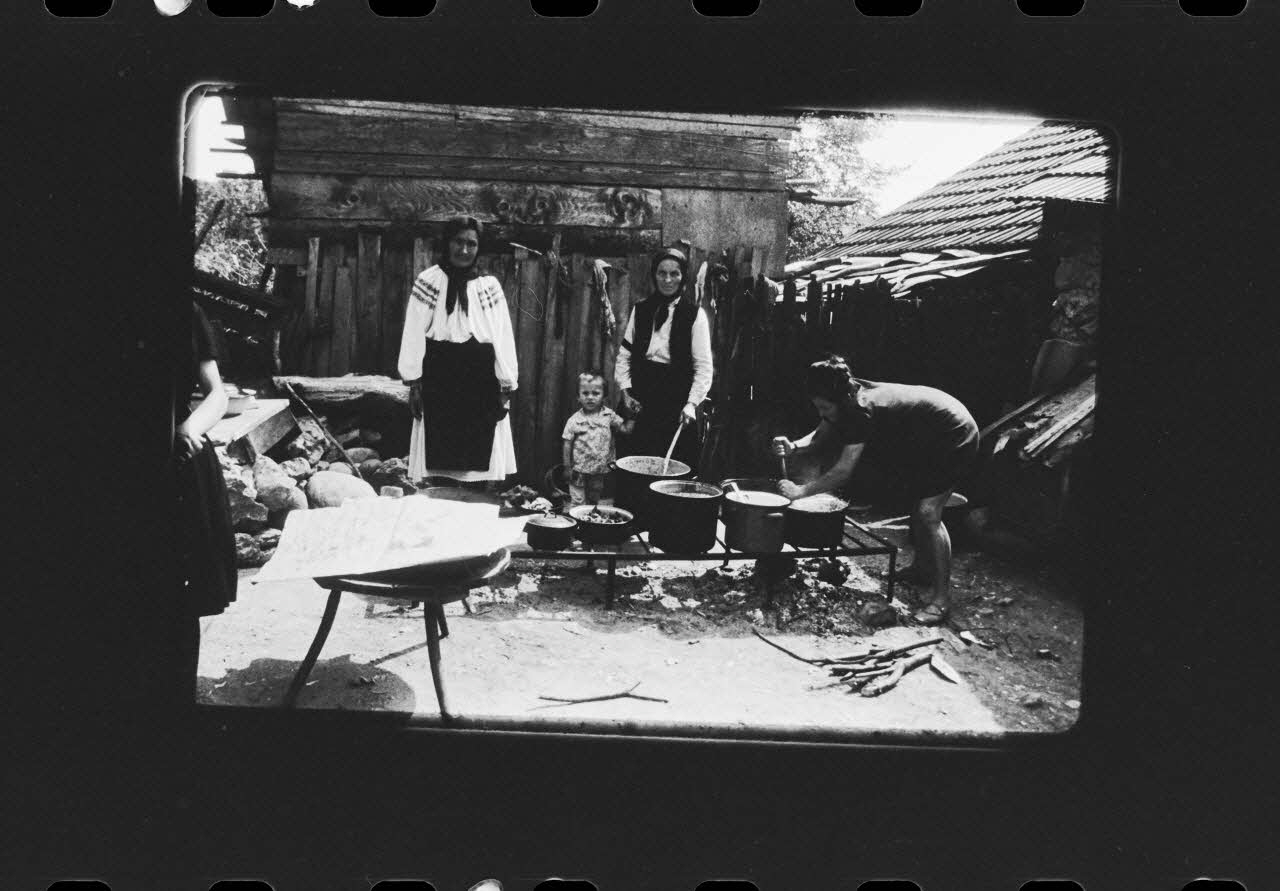 Jean Cuisenier photographie Enquête conduite par Jean Cuisenier en Roumanie (5 septembre au 5 octobre 1974) Olténie, Roumanie 1974/9/5 Ph.1975.69.9 Photo