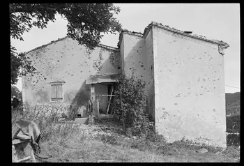Jean-Marie Bertrand photographie Accès à l'exploitation Provence-Alpes-Côte d'Azur, France 1974/7/1 Ph.1975.87.11 Photo