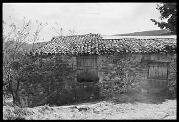 Jean-Marie Bertrand photographie Partie Ouest de la façade arrière Provence-Alpes-Côte d'Azur, France 1974/7/1 Ph.1975.87.15 Photo