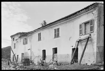 Jean-Marie Bertrand photographie Façade présentée en perspective Provence-Alpes-Côte d'Azur, France 1974/7/1 Ph.1975.87.22 Photo