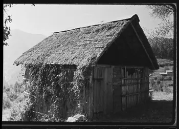 Jean-Marie Bertrand photographie Cabanon présenté en perspective: côté de l'accès Provence-Alpes-Côte d'Azur, France 1974/7/1 Ph.1975.87.24 Photo