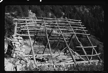 Jean-Marie Bertrand photographie Eclaté de charpente voisine Provence-Alpes-Côte d'Azur, France 1974/7/1 Ph.1975.87.32 Photo