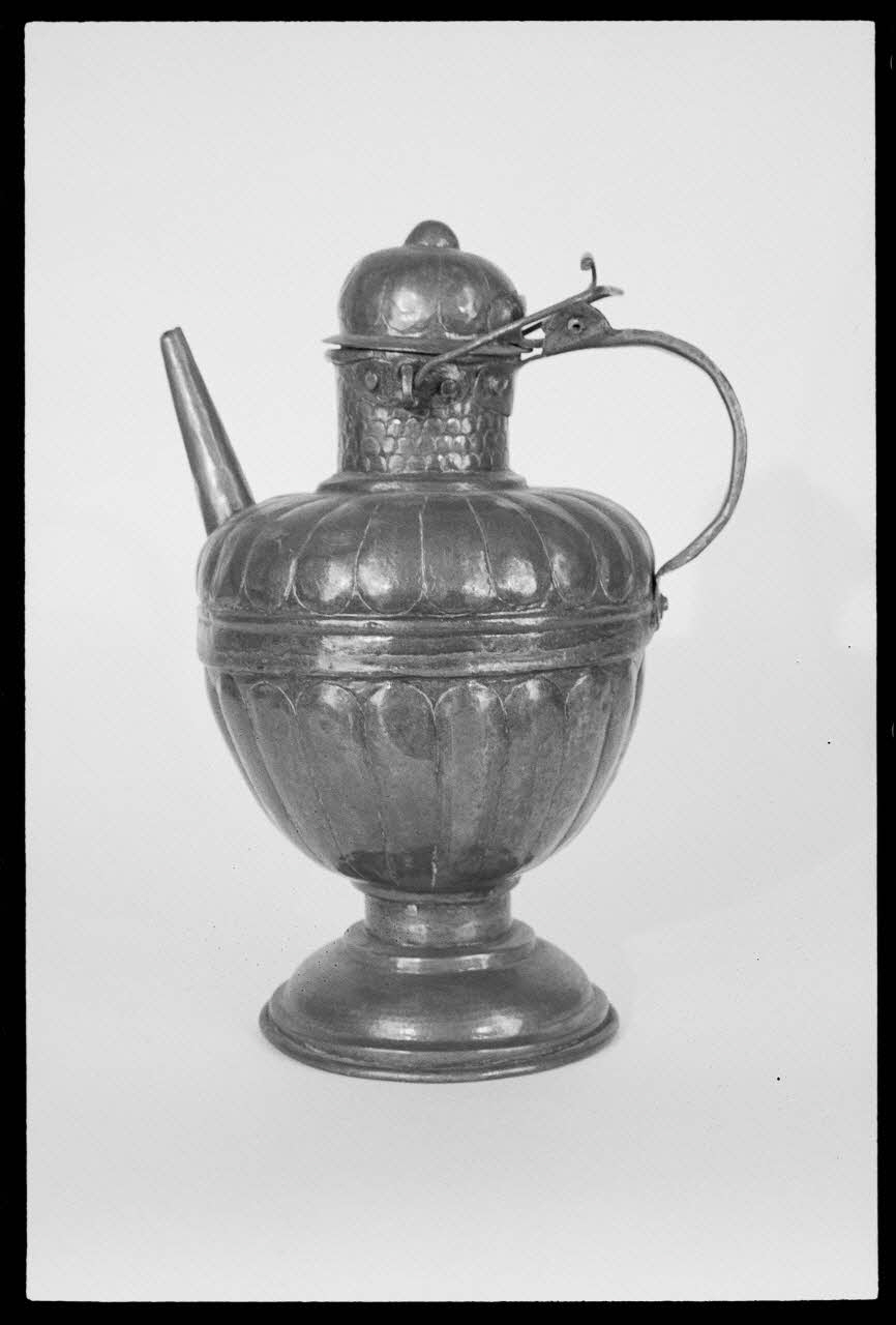 Alain Guey photographie Aiguière en cuivre France 1976/3/2 Ph.1976.1.101 Photo