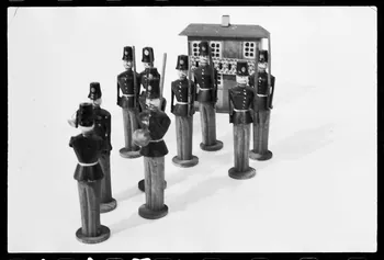 Jacques Hoepffner photographie MNATP. Exposition. Jouets France 1976/10/1 Ph.1976.1.1173 Photo