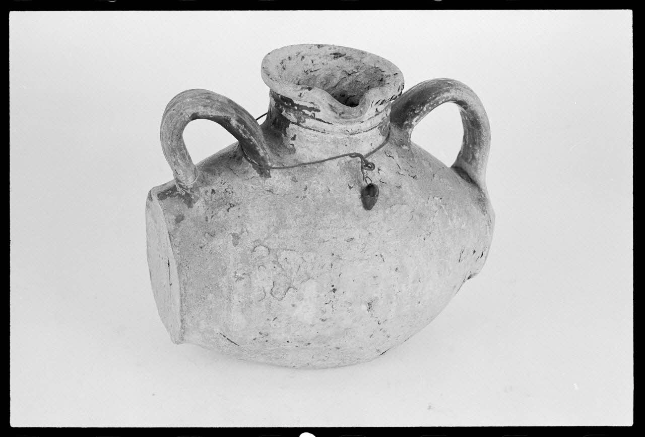 Alain Guey photographie Cruchon à huile France 1976/5/1 Ph.1976.1.173 Photo