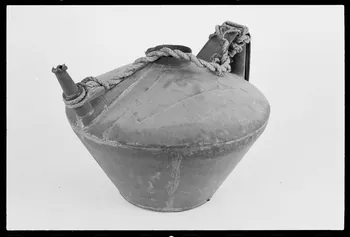 Alain Guey photographie Pot à lait France 1976/5/1 Ph.1976.1.186 Photo