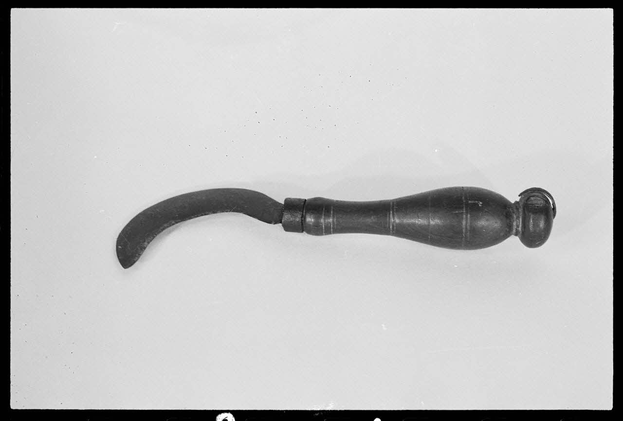 A. Chastanier photographie Serpette Alsace, France 1976/5/1 Ph.1976.1.201 Photo