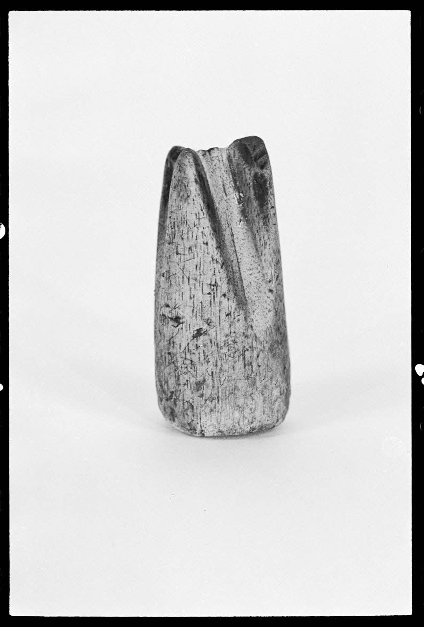 A. Chastanier photographie Fendoir Alsace, France 1976/5/1 Ph.1976.1.214 Photo