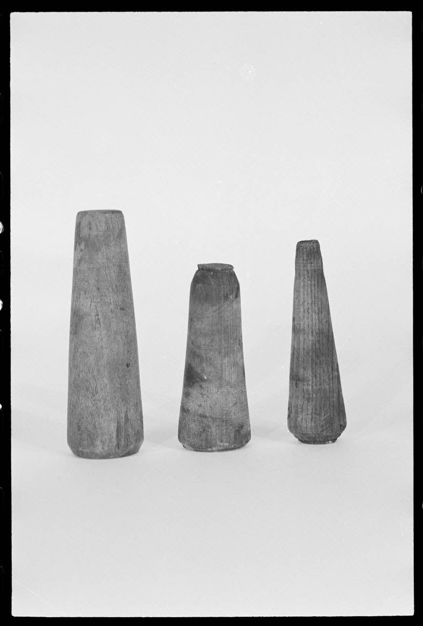 A. Chastanier photographie Trois bondes, ou bouchons Alsace, France 1976/5/1 Ph.1976.1.225 Photo