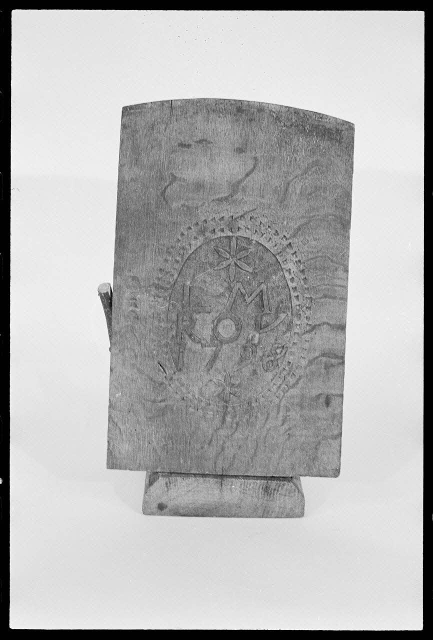 A. Chastanier photographie Morceau de pièce maîtresse sculpté Alsace, France 1976/5/1 Ph.1976.1.231 Photo