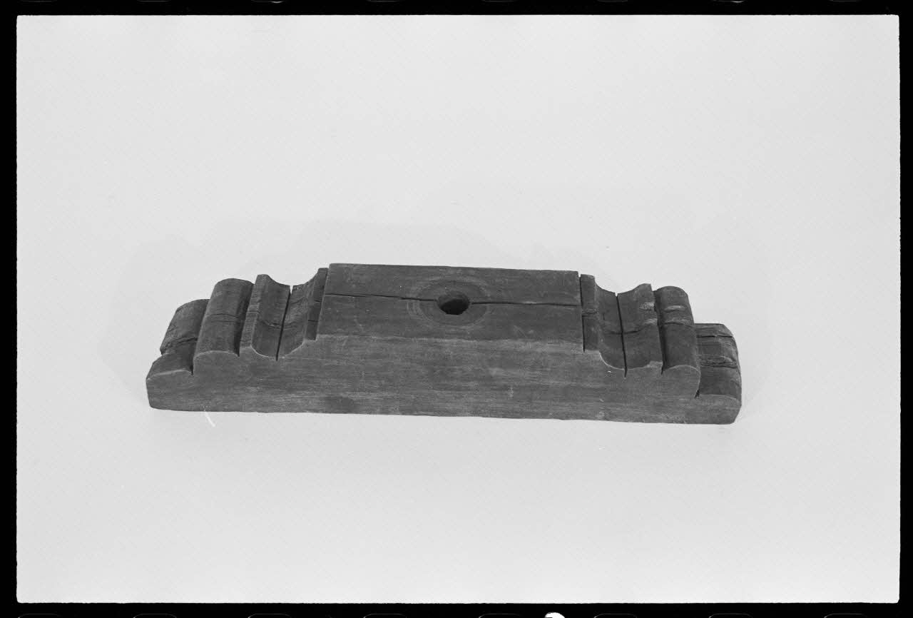 A. Chastanier photographie Barre de portillon Alsace, France 1976/5/1 Ph.1976.1.232 Photo