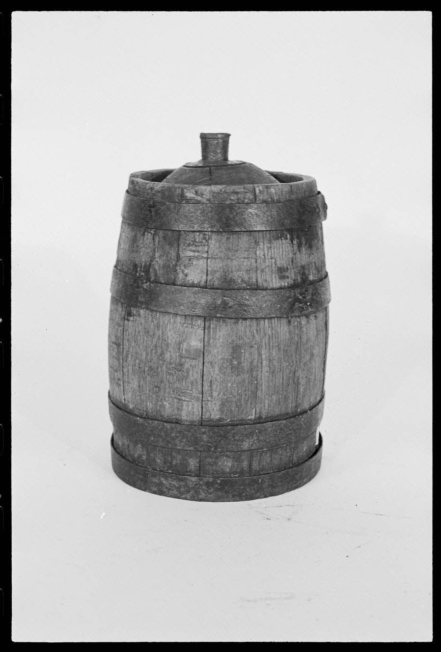 A. Chastanier photographie Tonnelet daté du 19è siècle. Numéro 69 du catalogue Alsace, France 1976/5/1 Ph.1976.1.237 Photo