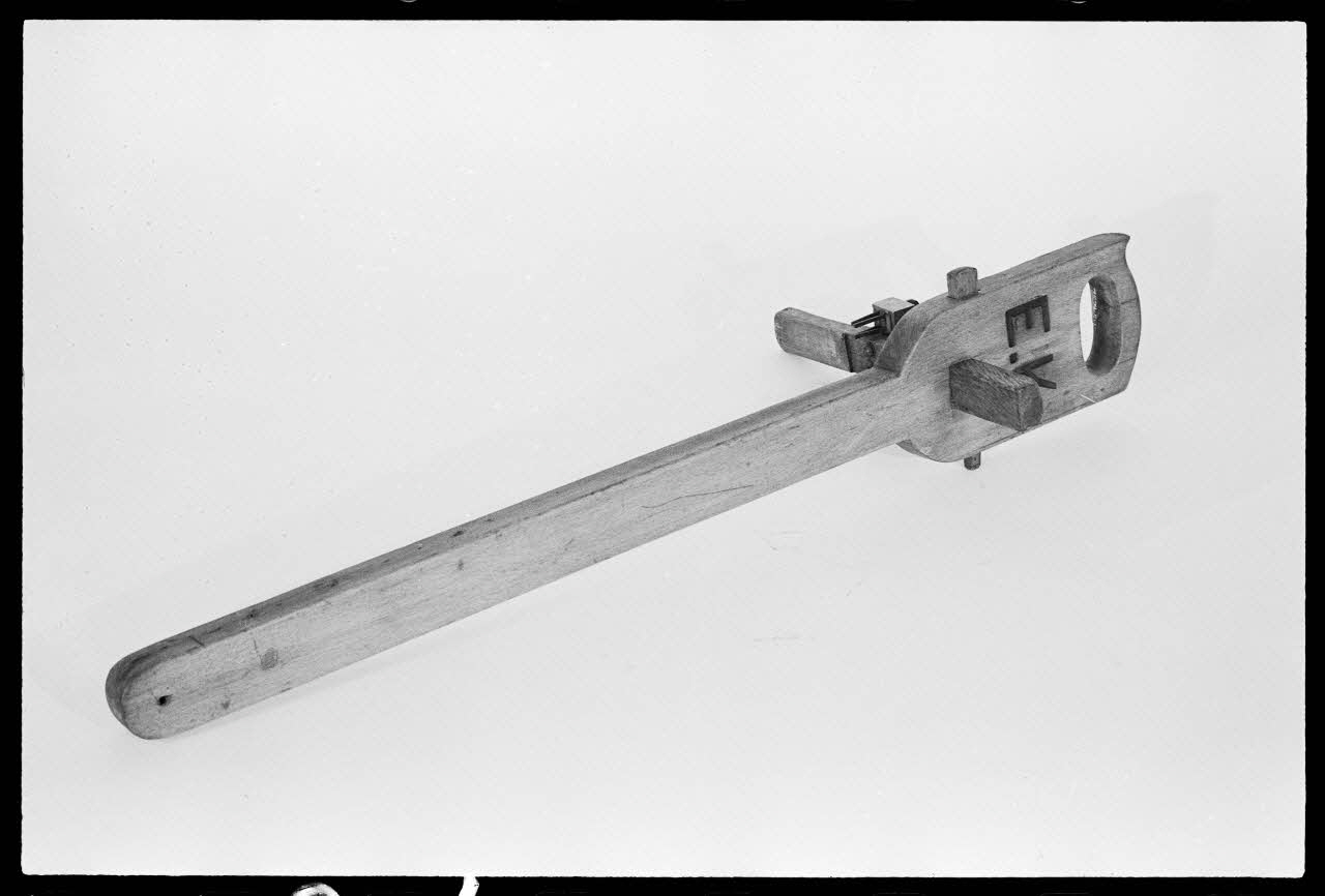 A. Chastanier photographie Jabloir avec le poinçon "E.K". Détail d'un autre côté Alsace, France 1976/5/1 Ph.1976.1.243 Photo