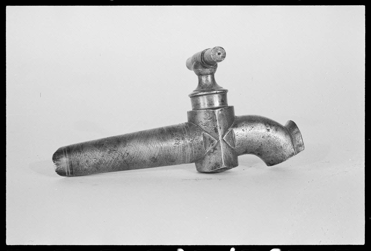 A. Chastanier photographie Robinet de fût en laiton Alsace, France 1976/5/1 Ph.1976.1.248 Photo