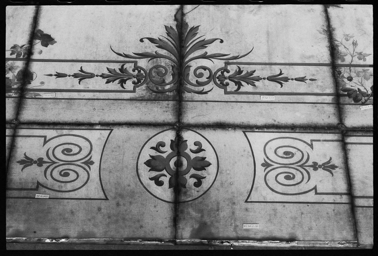 M. Harley photographie Ensemble. Plafond d'une boulangerie. Détail: arabesques Ile-de-France, France 1976/6/1 Ph.1976.1.654 Photo