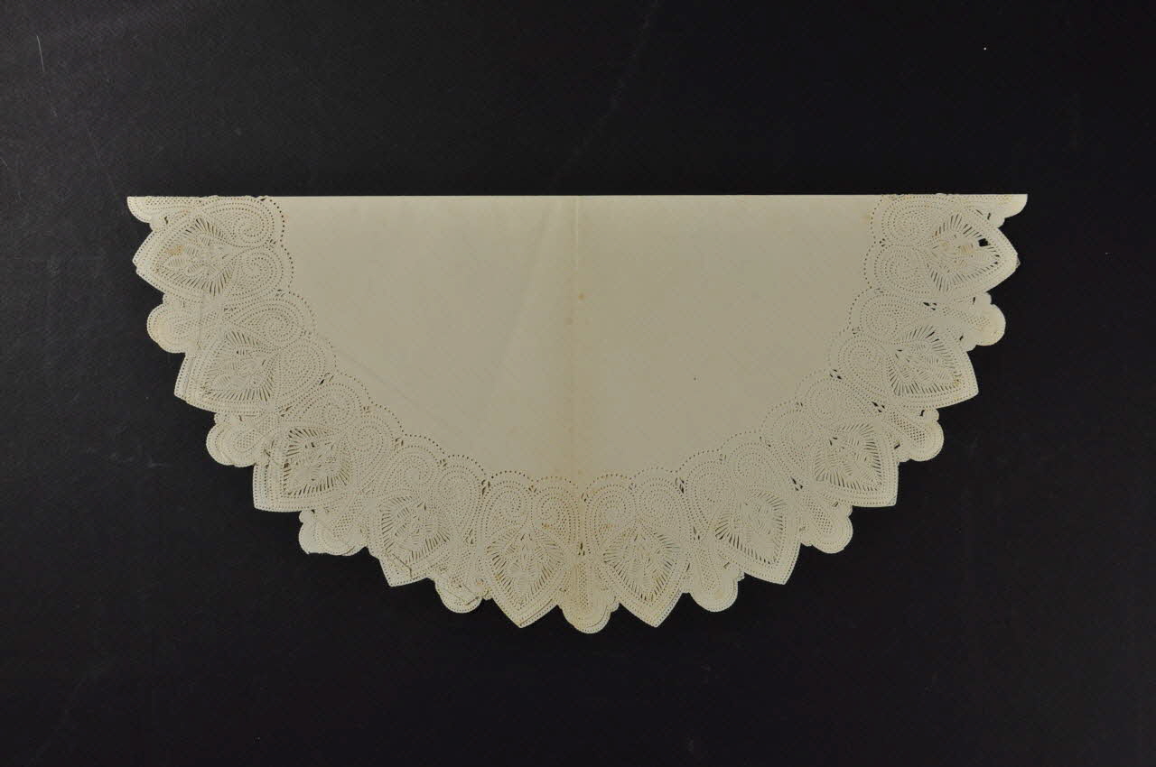 PAPIER DENTELLE papier dentelle 1996.27.43 Photo Mucem